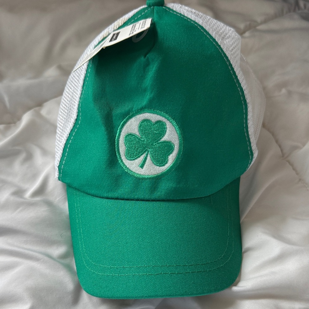 Source Unknown Green and White Clover Hat